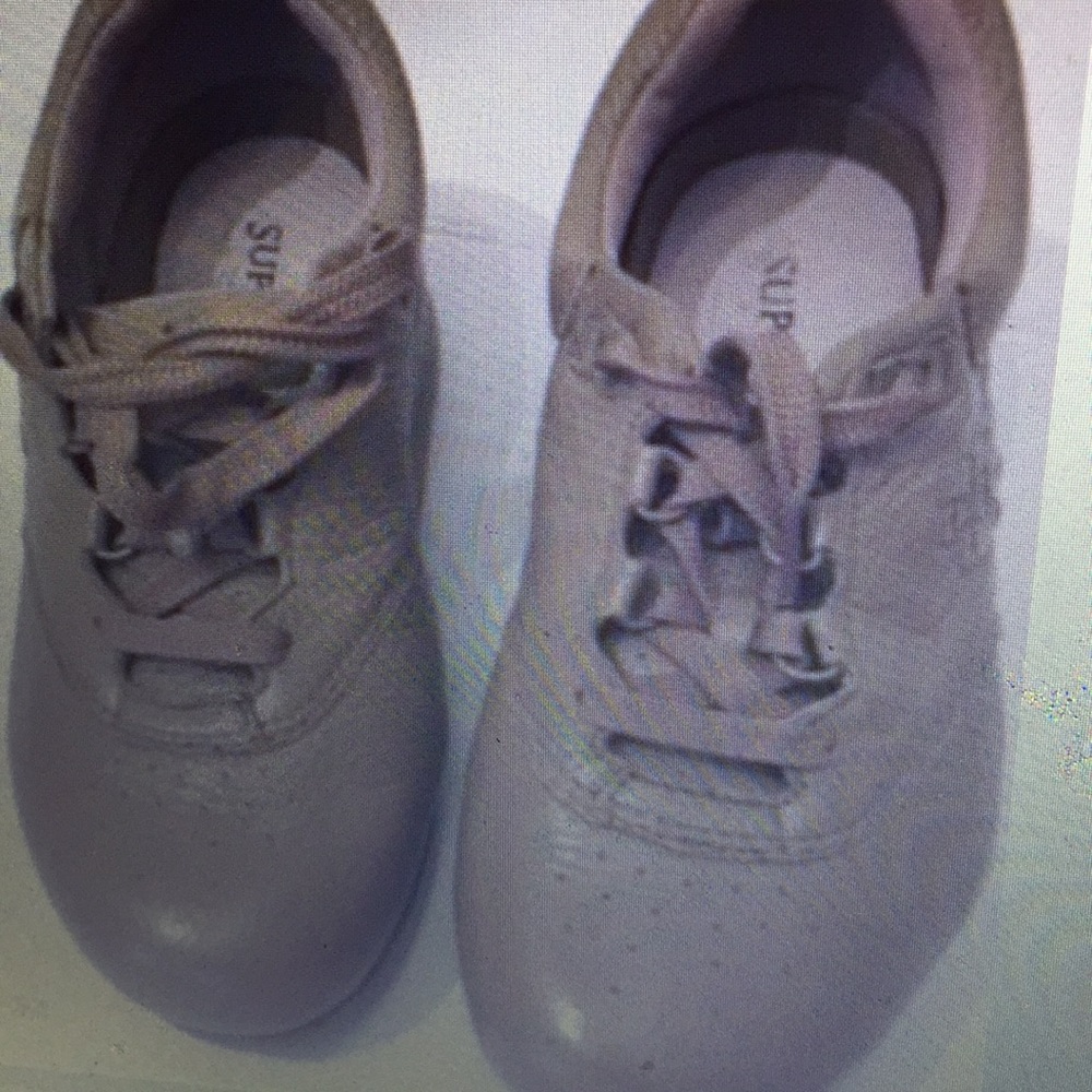 Supreme Men & women Shoes Size 7.5 Beige Color